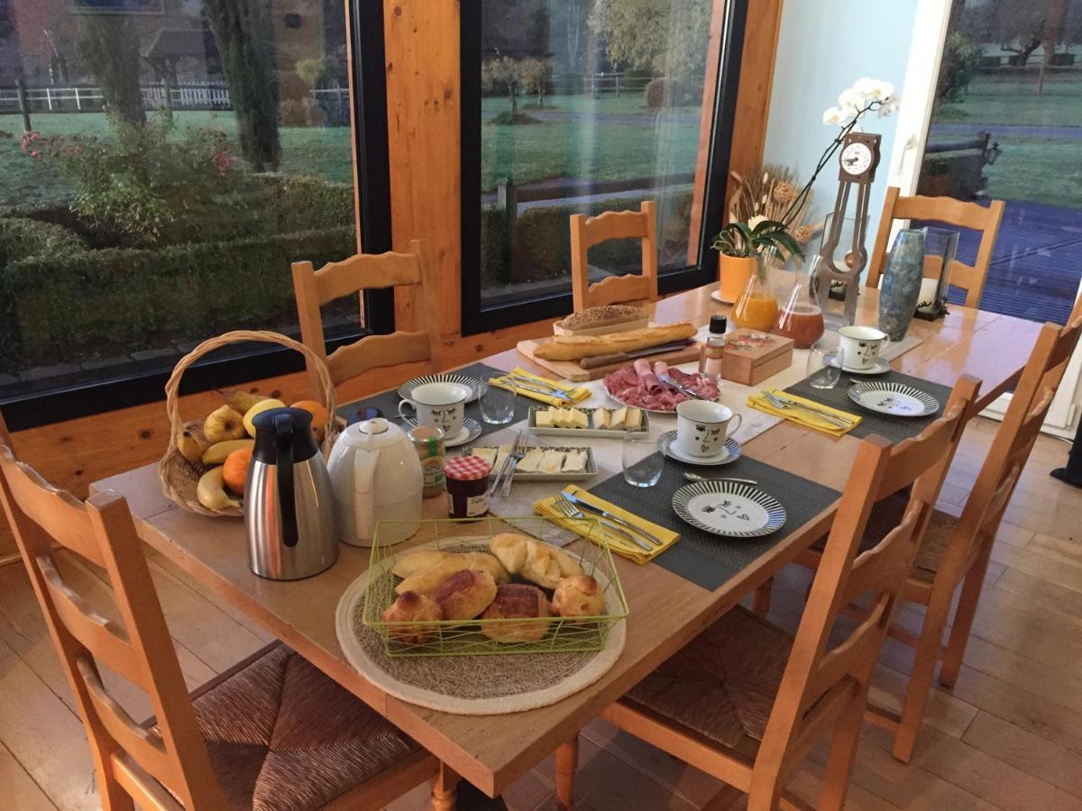 Au Domaine Du Cerf Bed & Breakfast Vyans-le-Val Eksteriør bilde